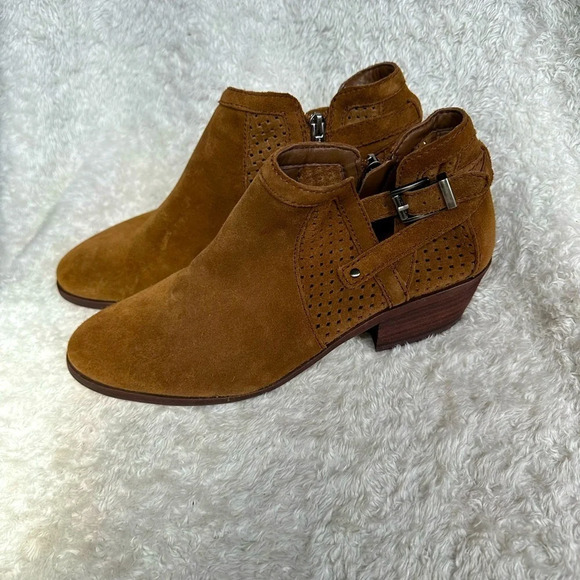 Vince Camuto Women’s 9.5 Light Brown Leather Eyelet Boho Hippie Bohemian Bootie - Picture 1 of 8